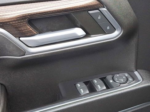 Used 2022 Chevrolet Silverado 1500 LT image 12