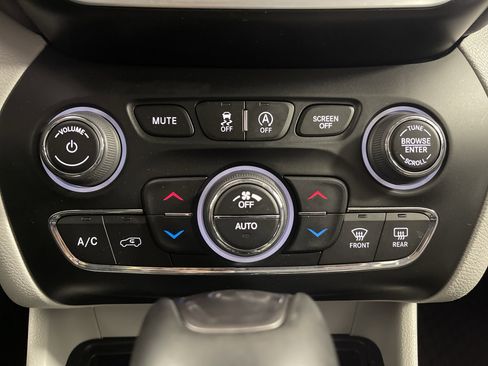 Used 2020 Jeep Cherokee Latitude Lux w/ Comfort/Convenience Group image 26