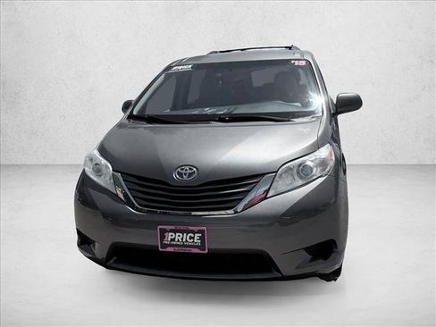 Used 2015 Toyota Sienna LE FWD image 2