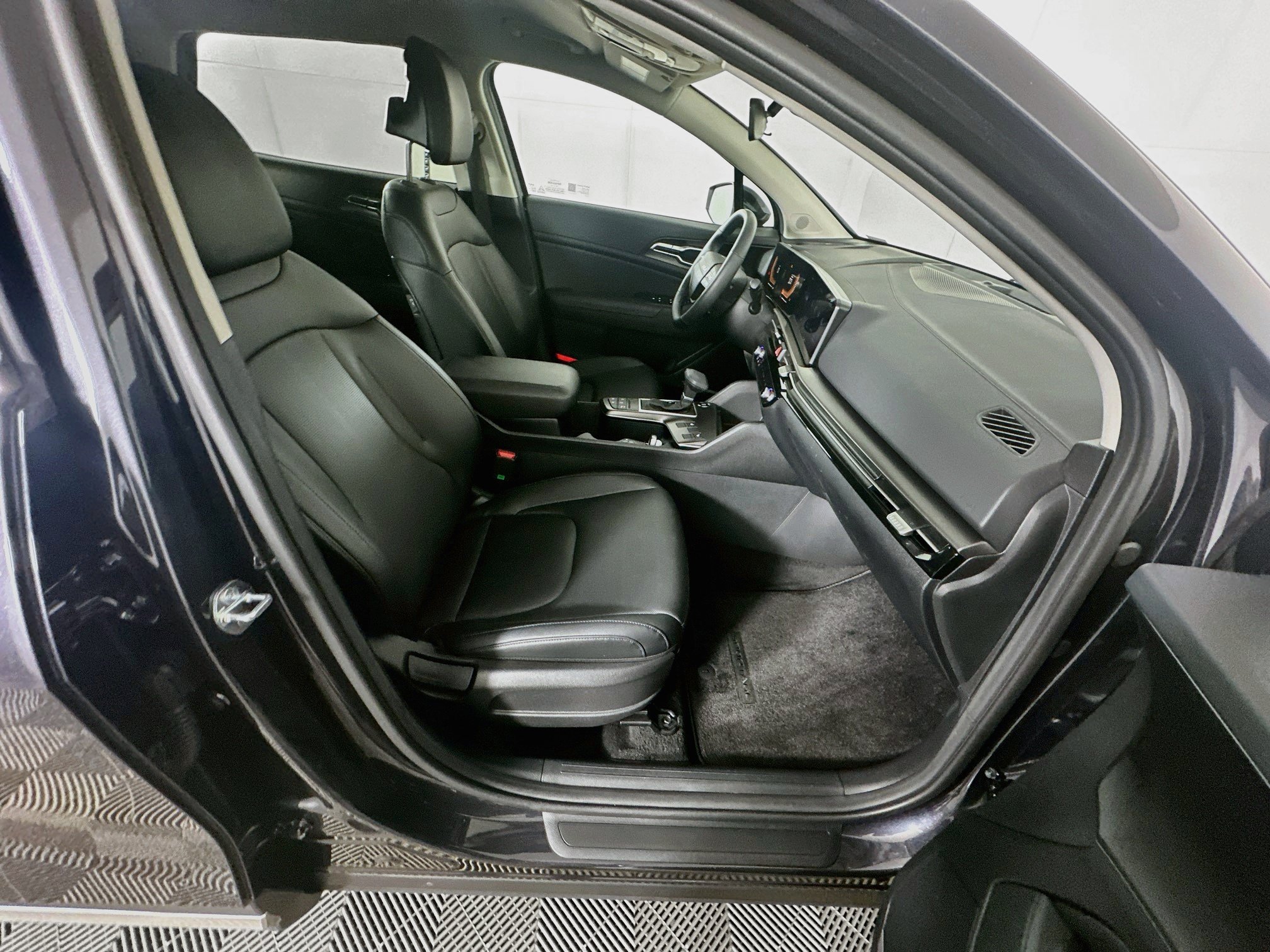 Used 2026 Kia Sportage EX FWD image 30