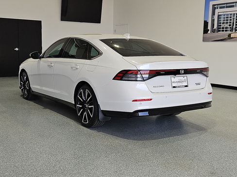 Used 2023 Honda Accord Touring image 6