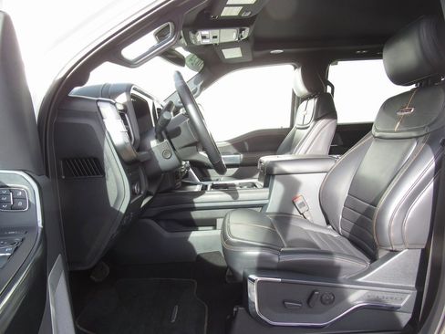 Used 2024 Ford F450 Platinum w/ FX4 Off-Road Package image 16