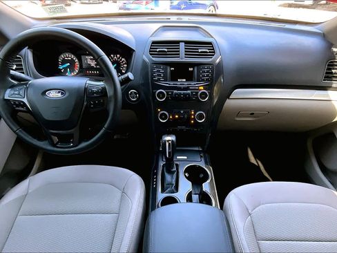 Used 2018 Ford Explorer XLT image 16