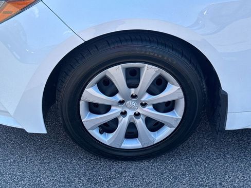 Used 2022 Toyota Corolla LE FWD image 41