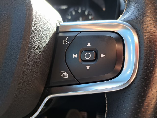 Used 2021 Volvo XC40 T4 R-Design w/ Climate Package FWD image 20