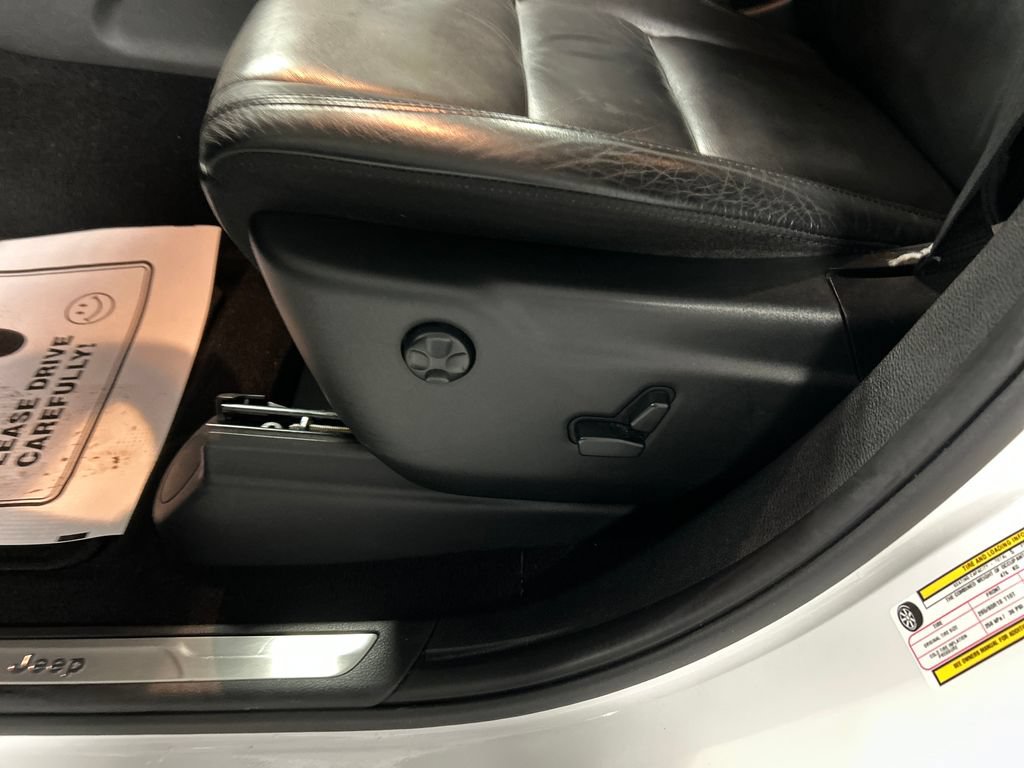 Used 2020 Jeep Grand Cherokee Limited AWD/4WD image 11