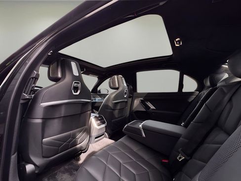 Used 2025 BMW 760i xDrive w/ Executive Package AWD/4WD image 24