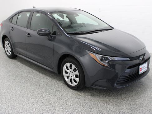 Used 2026 Toyota Corolla LE FWD image 4