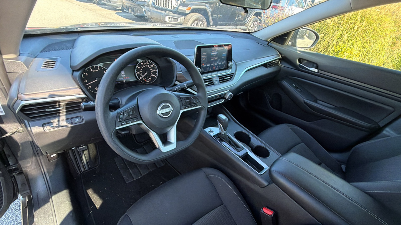 Used 2025 Nissan Altima 2.5 SV FWD image 24