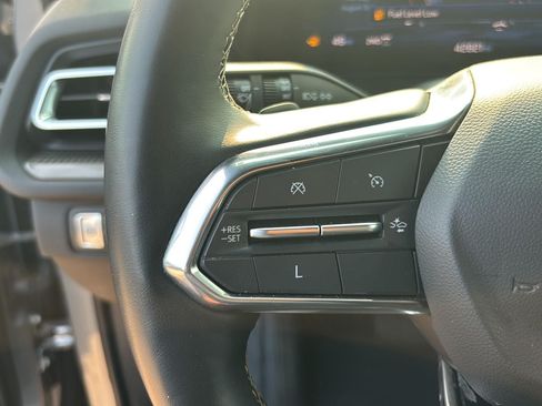 Used 2024 Chevrolet Traverse LT AWD/4WD image 13
