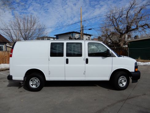 Used 2022 Chevrolet Express 2500 w/ Driver Convenience Package image 4