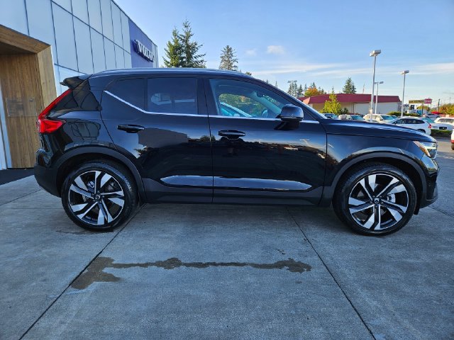 Certified 2024 Volvo XC40 B5 Plus w/ Protection Package Premier AWD/4WD image 4