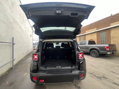 Used 2017 Jeep Renegade Trailhawk AWD/4WD image 9