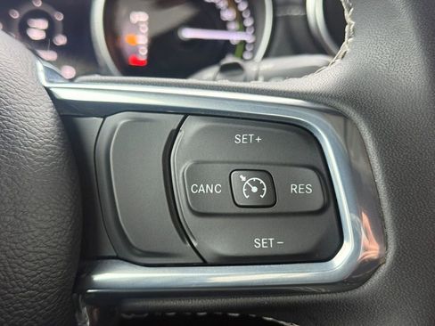 Used 2023 Jeep Wrangler Unlimited Sahara image 28