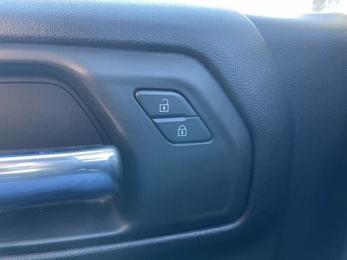 Used 2023 Chevrolet Silverado 1500 Custom image 25