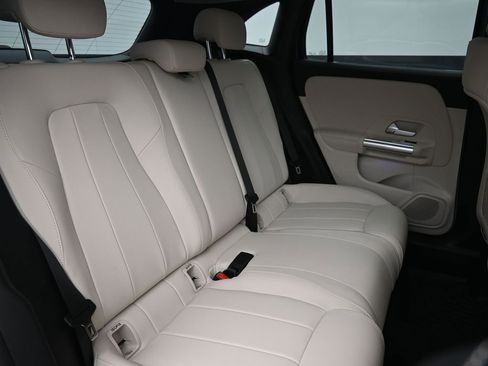 Used 2023 Mercedes-Benz GLA 250 4MATIC image 23