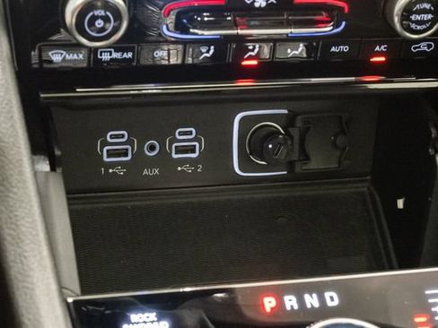 Certified 2022 Jeep Grand Cherokee Overland w/ Luxury Tech Group IV AWD/4WD image 27
