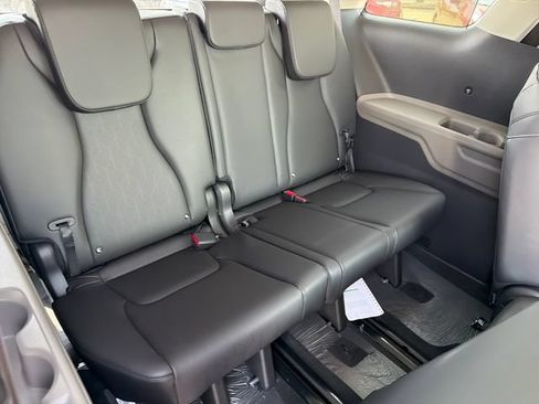 New 2027 Kia Carnival EX FWD image 23