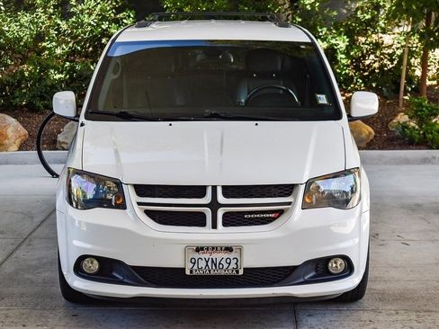 Used 2019 Dodge Grand Caravan GT image 2