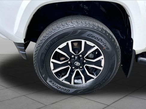 Certified 2021 Toyota Tacoma TRD Sport AWD/4WD image 11