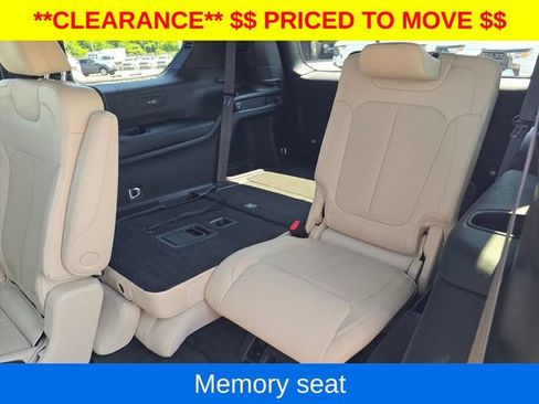 Used 2023 Jeep Grand Cherokee L Limited w/ Luxury Tech Group II RWD image 19