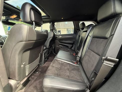 Used 2018 Jeep Grand Cherokee Altitude AWD/4WD image 12