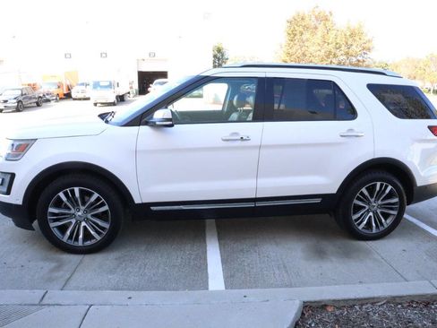 Used 2017 Ford Explorer Platinum image 21