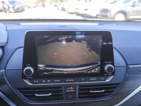 Used 2023 Nissan Altima 2.5 SV FWD image 23