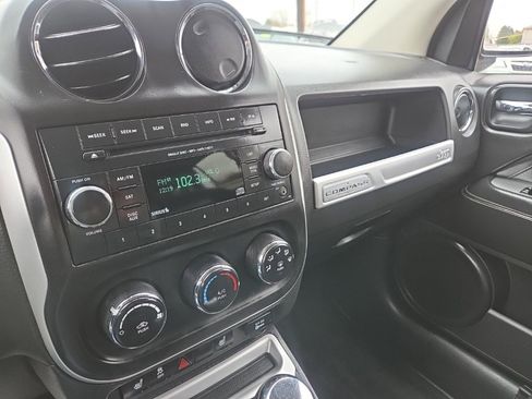 Used 2014 Jeep Compass Latitude w/ Sun/Sound Group image 30