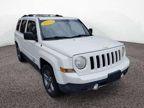 Used 2014 Jeep Patriot Latitude w/ Freedom Edition Package FWD image 9