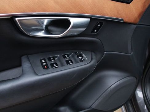 Used 2023 Volvo XC90 B6 Plus image 13