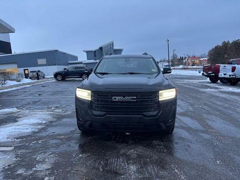 Used 2023 GMC Acadia SLT w/ Elevation Edition image 3