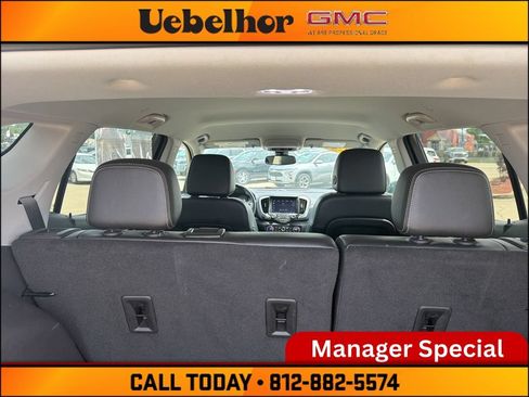 Used 2024 GMC Terrain SLT AWD/4WD image 10