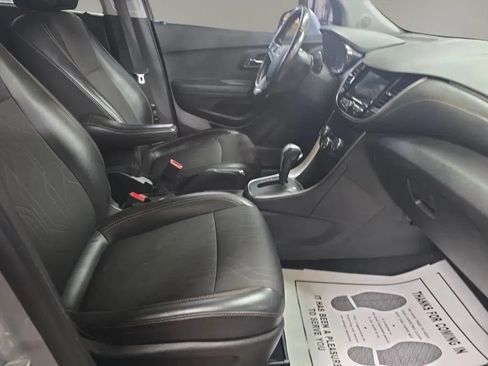Used 2019 Chevrolet Trax LT w/ LT Convenience Package AWD/4WD image 12