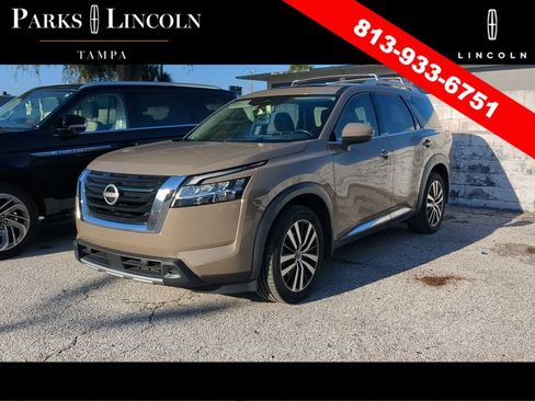 Used 2023 Nissan Pathfinder Platinum w/ Cargo Package FWD image 9