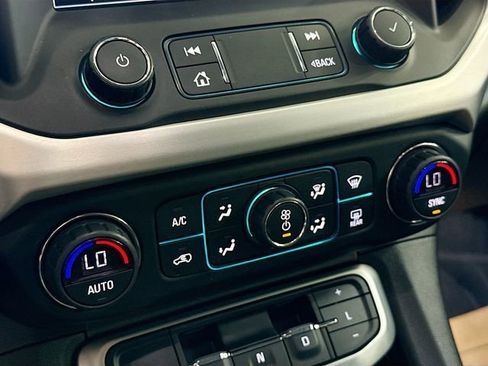 Used 2020 GMC Acadia SLT image 16