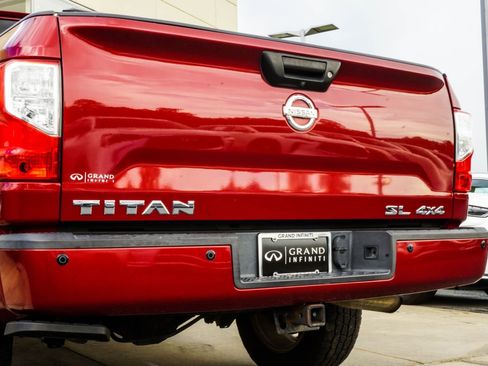 Used 2019 Nissan Titan SL AWD/4WD image 13