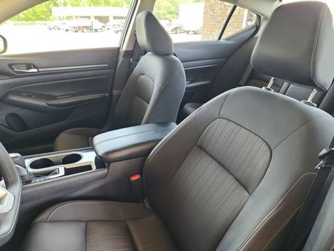 Used 2024 Nissan Altima 2.5 SV FWD image 11