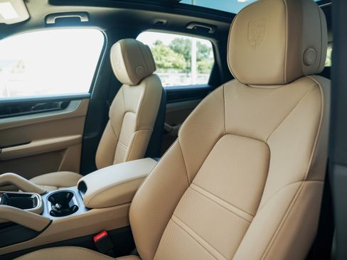 New 2025 Porsche Cayenne image 5