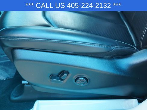 Used 2023 Chrysler Pacifica Touring-L FWD image 19