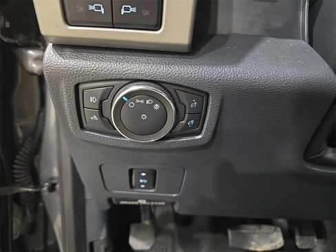 Used 2022 Ford F450 Lariat w/ FX4 Off-Road Package image 26