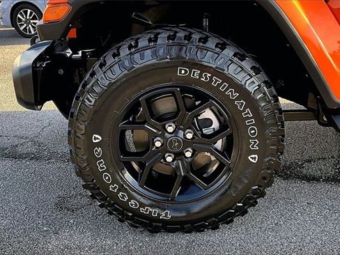 Used 2025 Jeep Gladiator Sport image 32