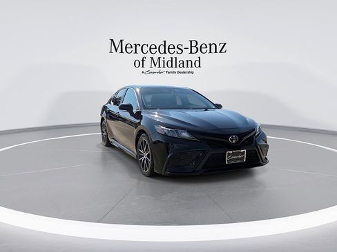 Used 2024 Toyota Camry SE FWD image 2