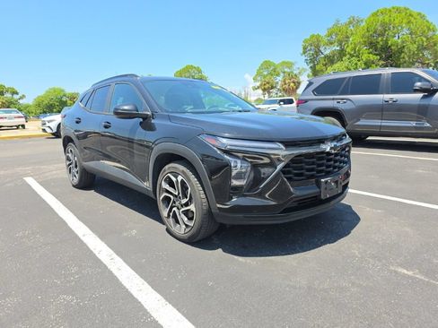 Used 2024 Chevrolet Trax RS w/ Sunroof Package FWD image 3