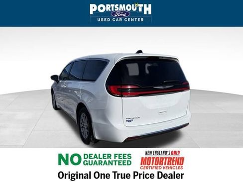 Used 2024 Chrysler Pacifica Touring-L image 27