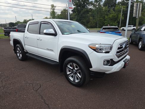 Certified 2019 Toyota Tacoma Limited AWD/4WD image 1