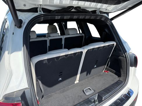 Used 2020 Mercedes-Benz GLB 250 w/ Premium Package image 12