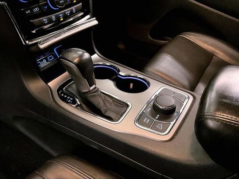 Used 2020 Jeep Grand Cherokee Limited AWD/4WD image 16