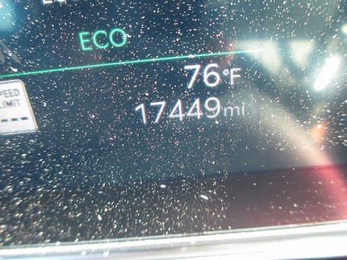 Used 2025 Kia Sorento EX image 29