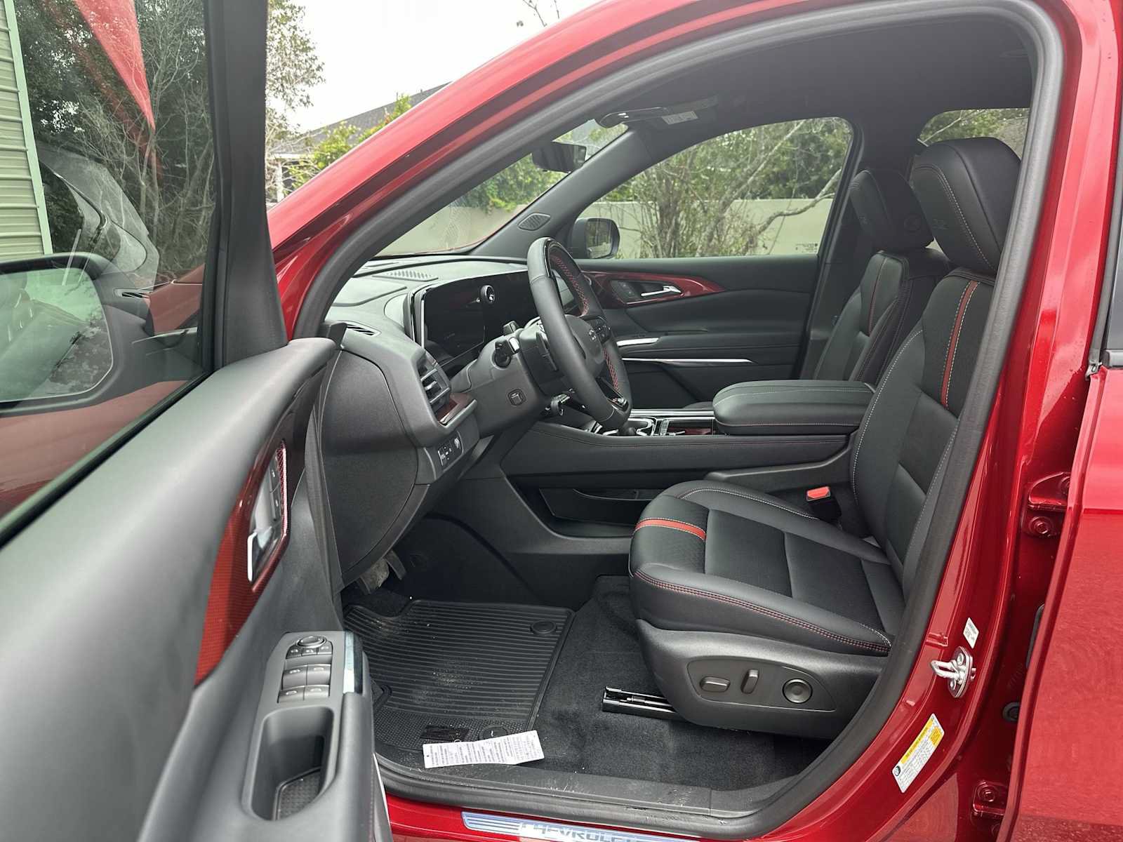 New 2026 Chevrolet Traverse RS FWD image 2